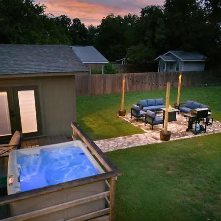 Villa The Olive Branch - Hot Tub & Walk To Main